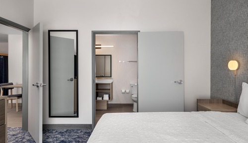 Suite, 1 King Bed, Accessible, Bathtub