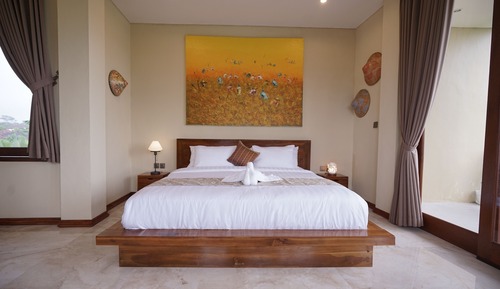 Deluxe Double Room, 1 King Bed, Balcony, Hill View