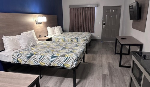 Studio, 2 Queen Beds, Accessible Bathtub