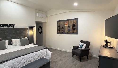 Comfort Double Room, 1 King Bed, Mountain View