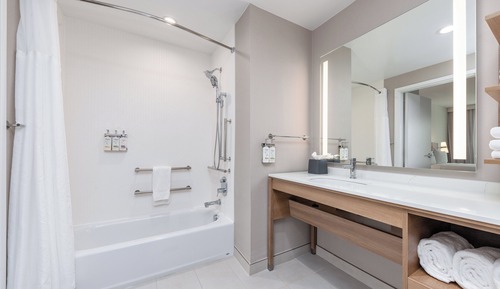 Studio Suite, 1 King Bed, Accessible Bathtub, Kitchen (Mobility)