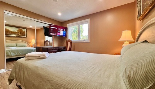Double Room, Shared Bathroom (10C)