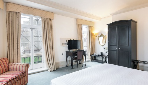 Deluxe room with castle view for four.