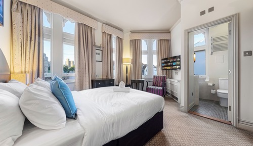 Deluxe double room with castle view.