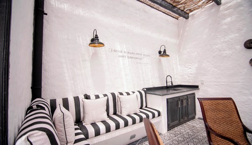 Superior Suite, 1 King Bed with Sofa bed, Courtyard View