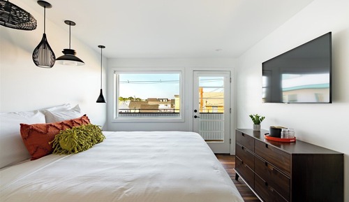 Garden Facing King, Second Floor