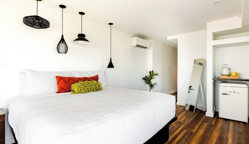 Glass Corner Ocean Facing King, Third Floor