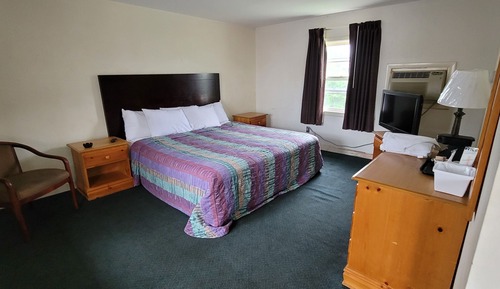 Comfort Single Room, 1 King Bed, Smoking