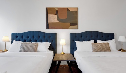 Comfort Room, 2 Queen Beds, Non Smoking (Shared Bathroom)