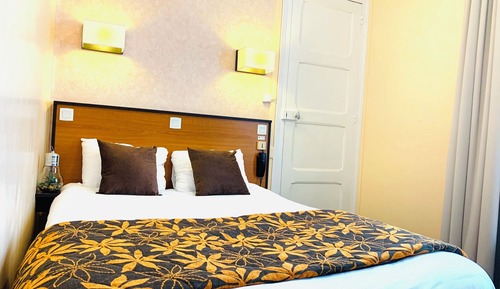 Standard Room, 1 Queen Bed