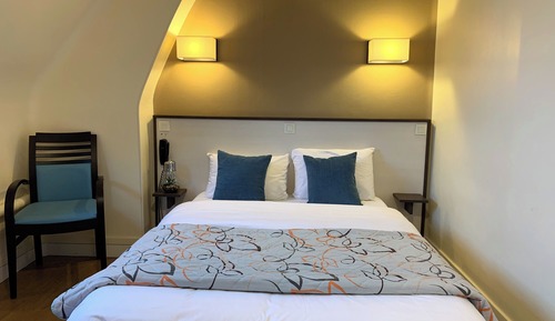 Standard Room, 1 Queen Bed