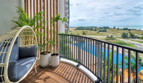 Deluxe Suite Pool Seaview