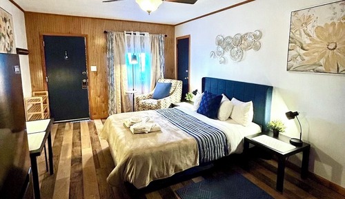 Comfort Room, 1 Queen Bed