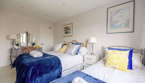 Tranquil Haven: Luxury Double Room