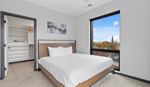 Deluxe Apartment