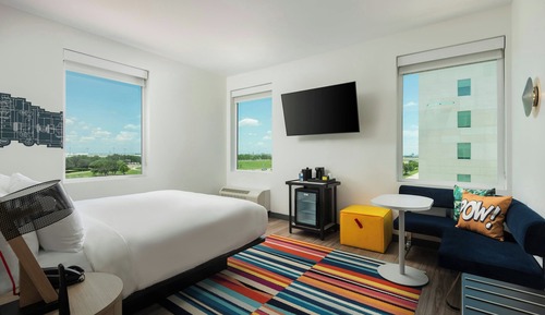 Room, 1 King Bed, Corner