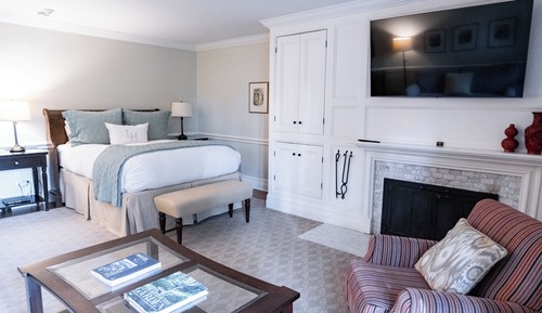 Suite, 1 Queen Bed (Cloister Room)