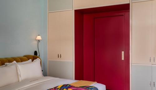Room, 1 Queen Bed (Petite)