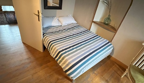 Comfort Room, Courtyard View