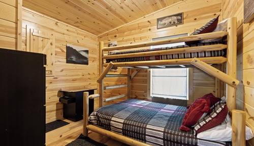 Comfort Cabin, 2 Bedrooms, Fireplace, Mountain View