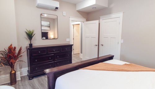 One Bedroom Apartment Unit 4