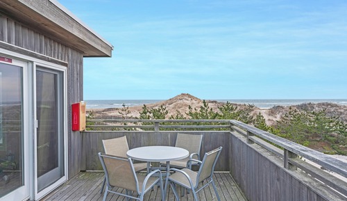Cozy Pad 2BR Beachside Home | TennisPoolFreePKG Unit 721