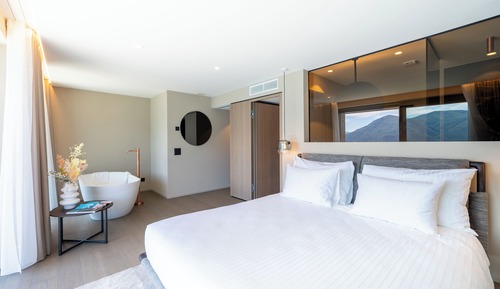 Romantic Studio Suite, Private Bathroom, Lake View