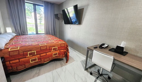 Deluxe Room, 1 Queen Bed, Smoking