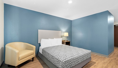 Suite, 1 Queen Bed, Accessible, Non Smoking (Accessible Tub)