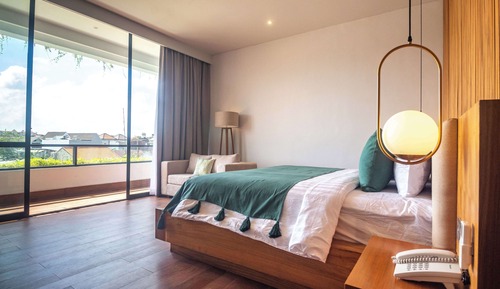 Superior Room, 1 King Bed, Non Smoking, Private Bathroom