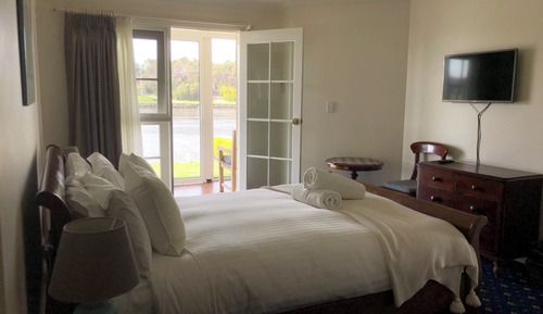 Signature House, Kitchen, Garden View