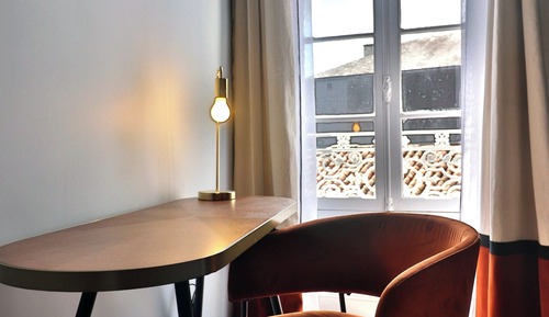 Double Room, Shared Bathroom (Brontë)