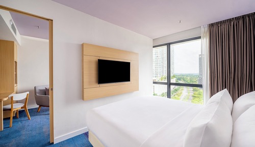Junior Suite, 1 King Bed, Lake View
