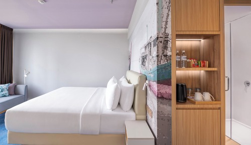 Deluxe Room, 1 King Bed, Lake View