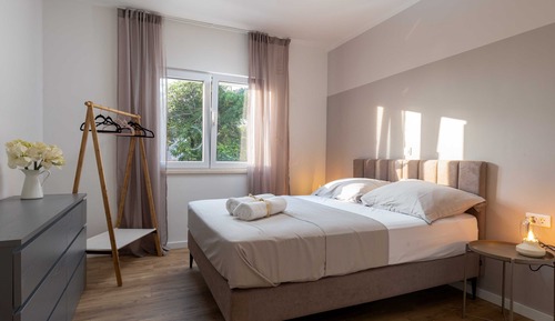 Apartment (Three Bedroom Apartment with Balcony )