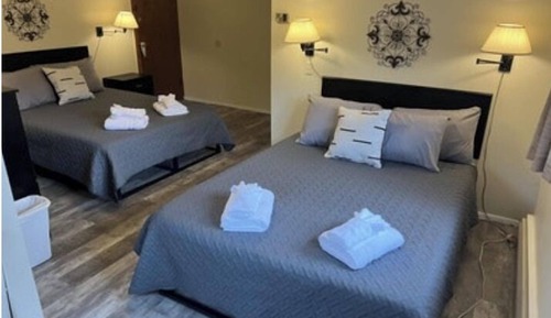 Comfort Room, 2 Queen Beds, Mountain View