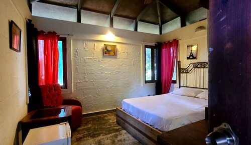 Basic Bungalow, Garden View