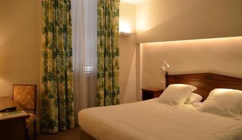 Chambre double supérieure 1er étage, vue sur l'Abbaye