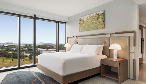 Deluxe Room, 1 King Bed, Corner