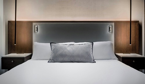 Executive Suite, 1 King Bed, Balcony (Hearing Accessible)