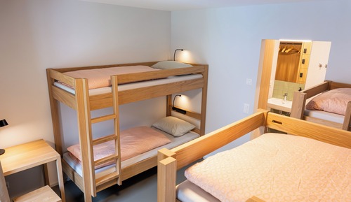 1 bed in 6-bed room with shower/WC