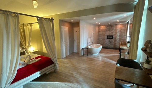 Honeymoon Room, Garden View