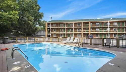 Family Condo, Pool View