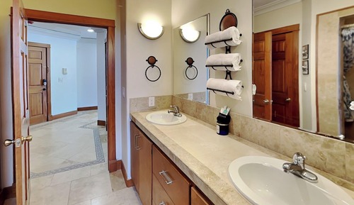 Condo (4 Bedrooms)