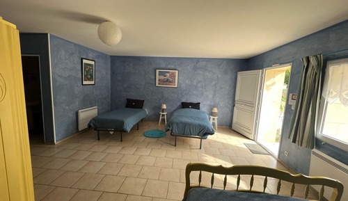 Club Room, Garden View