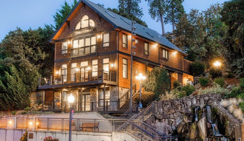 Luxury Condo, 3 Bedrooms, Kitchen, River View