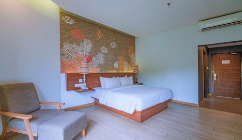 Deluxe Room, 1 Queen Bed, Garden View