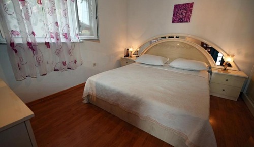 Apartment (One Bedroom Apartment with Terrace an)