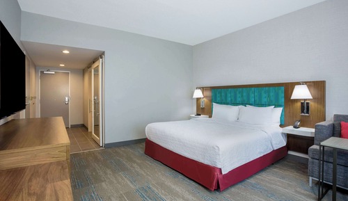 Room, 1 King Bed (Hearing)