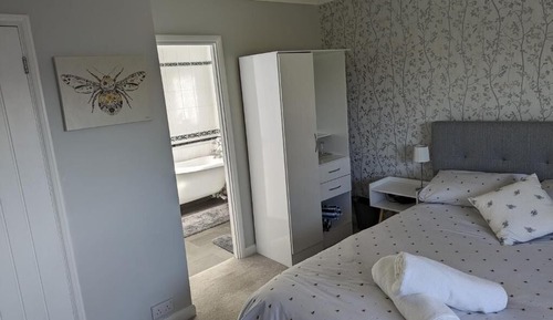 Room 1 Kingsize, Ensuite Bathroom and Shower